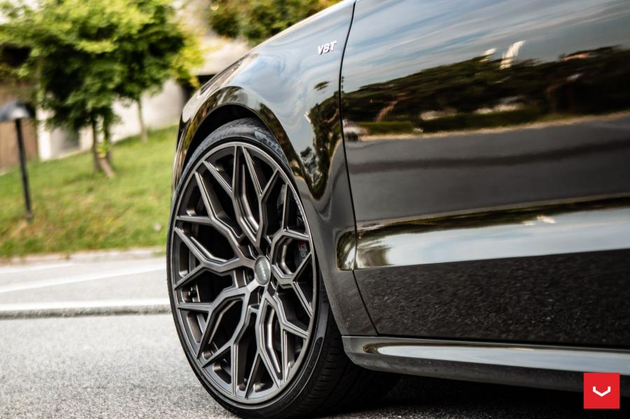 Детали экстерьера Audi S8 on Vossen Wheels (HF-2) 2018 года  (фото 5 из 9)